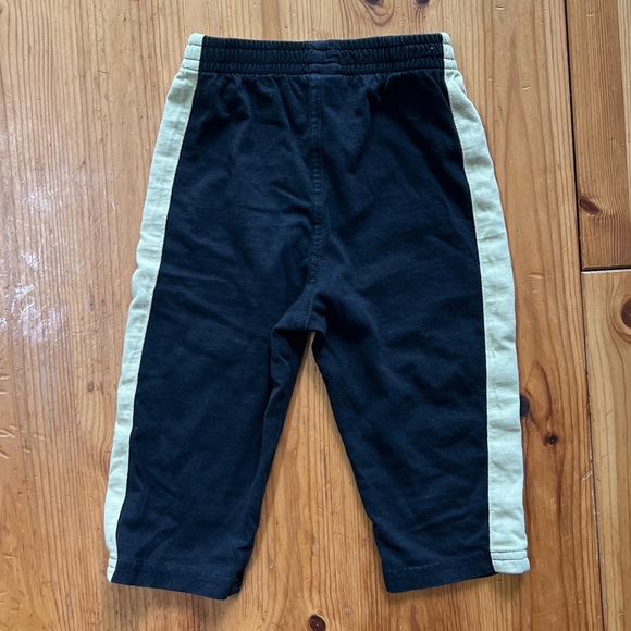 HOCKEY BUNDLE Pittsburgh Penguins bodysuit and pants and more - Picture 5 of 8